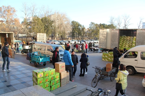 3校工会为教职工发放慰问品 3校工会为教职工发放慰问品