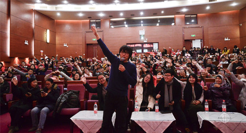 5主讲嘉宾与观众合影 5主讲嘉宾与观众合影