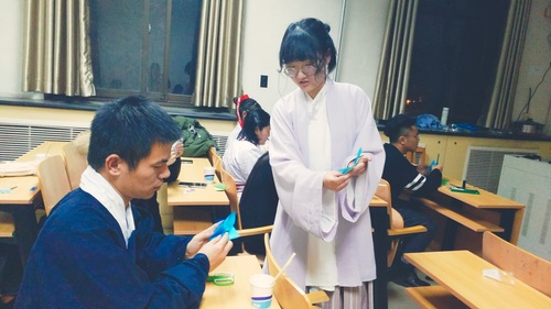 1窗花折法教学 1窗花折法教学