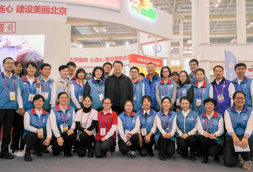 5 郭新保主任与北京志愿者合影