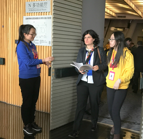 1 志愿者进行服务 1 志愿者进行服务