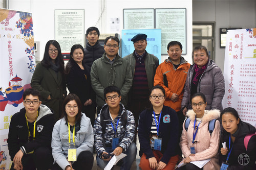 4学生会工作人员与考察团合影 4学生会工作人员与考察团合影