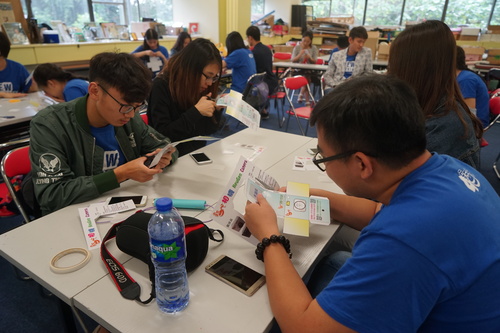 5 回访团参加STEM动手工作坊 5 回访团参加STEM动手工作坊