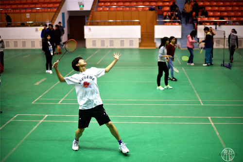 3选手们在赛场上奋力拼搏 3选手们在赛场上奋力拼搏