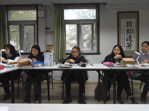 3 同学们认真练习 3 同学们认真练习