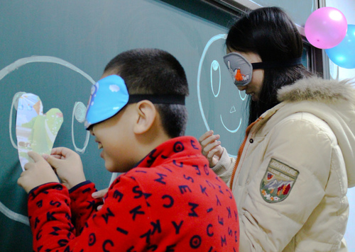 1“贴鼻子”游戏环节 1“贴鼻子”游戏环节