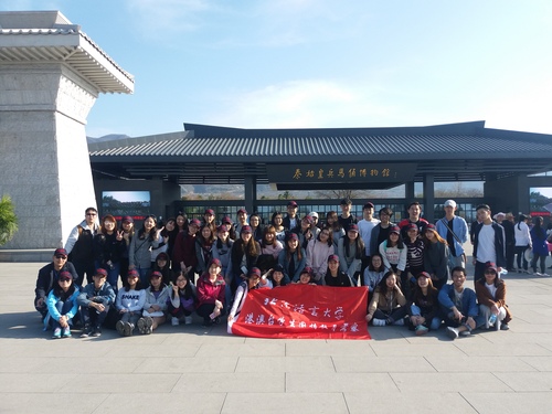 1. 参观秦始皇兵马俑博物馆 1. 参观秦始皇兵马俑博物馆