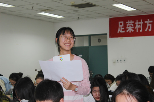 2 问答环节志愿者踊跃发言 2 问答环节志愿者踊跃发言