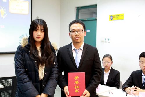 最佳辩手与评委合影留念 最佳辩手与评委合影留念