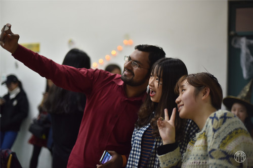 3同学们合影留念 3同学们合影留念