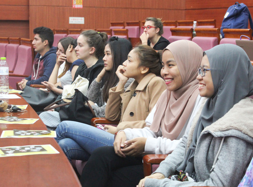 2 国际学生志愿者 2 国际学生志愿者