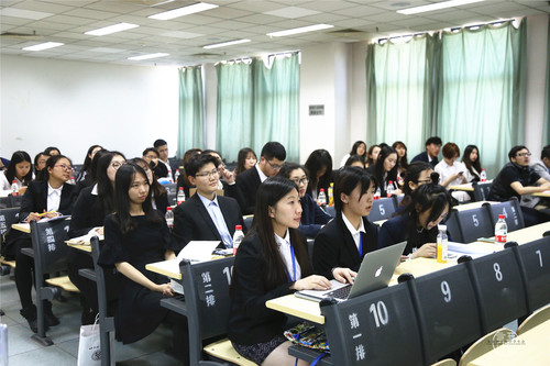 4与会代表观看活动展示 4与会代表观看活动展示