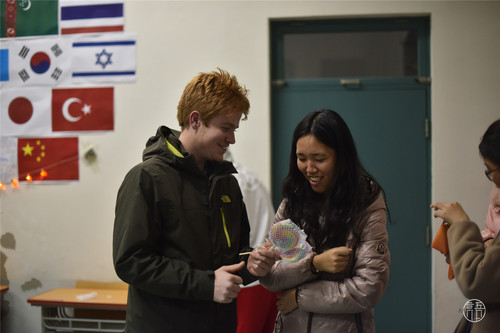 4到场同学交换糖果与联系方式 4到场同学交换糖果与联系方式