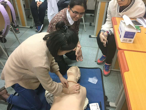 2 练习心肺复苏 2 练习心肺复苏