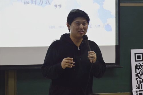 2“还珠弟弟”进行脱口秀表演 2“还珠弟弟”进行脱口秀表演