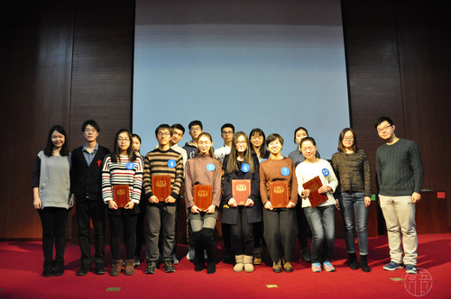 3 参赛选手与嘉宾合影留念 3 参赛选手与嘉宾合影留念