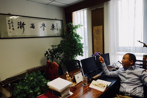 北京语言大学教授、中国文化对外翻译与传播研究中心执行主任徐宝锋。(图片来源:华舆) 北京语言大学教授、中国文化对外翻译与传播研究中心执行主任徐宝锋。(图片来源:华舆)