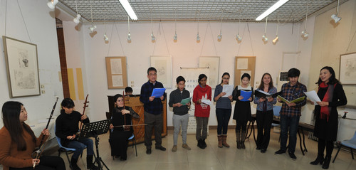 任课教师带领学生演唱 任课教师带领学生演唱