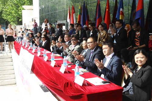 与会嘉宾 与会嘉宾