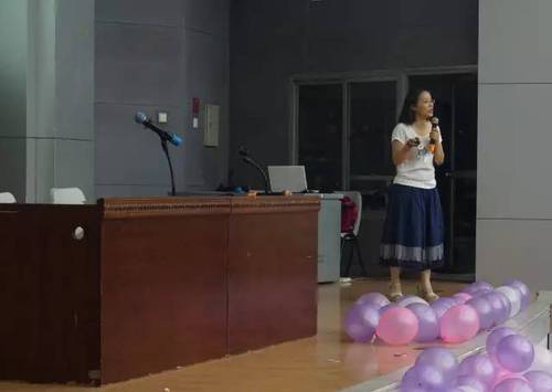 图书馆何老师 图书馆何老师