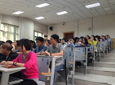 入党积极分子认真听讲 入党积极分子认真听讲