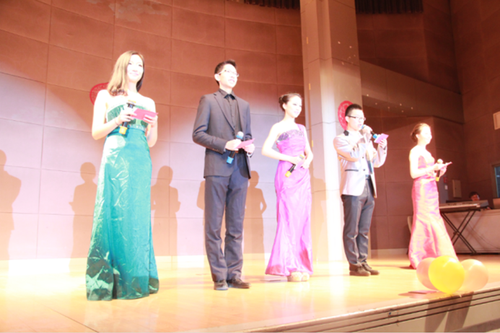 人文社会科学学部“家_在人文”新年晚会成功举办1993 人文社会科学学部“家_在人文”新年晚会成功举办1993