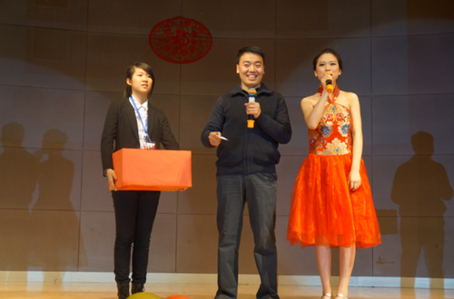 人文社会科学学部“家_在人文”新年晚会成功举办1995 人文社会科学学部“家_在人文”新年晚会成功举办1995