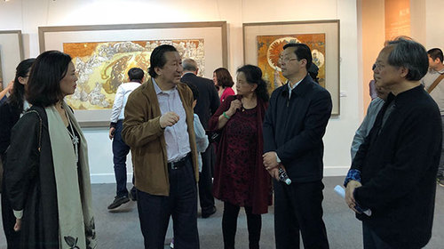 北京语言大学杨晓阳小品展现场杨晓阳未来宾介绍作品 (1) 北京语言大学杨晓阳小品展现场杨晓阳未来宾介绍作品 (1)