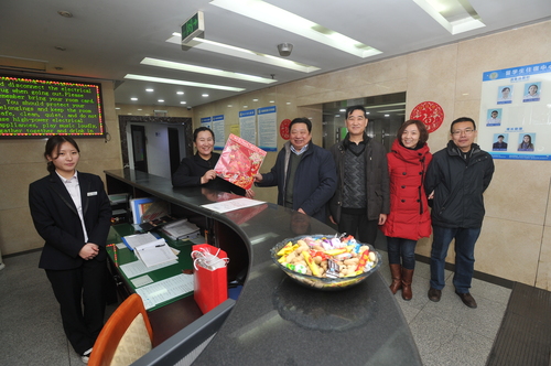 3 李宇明书记为留学生宿管人员送上新春祝福 3 李宇明书记为留学生宿管人员送上新春祝福