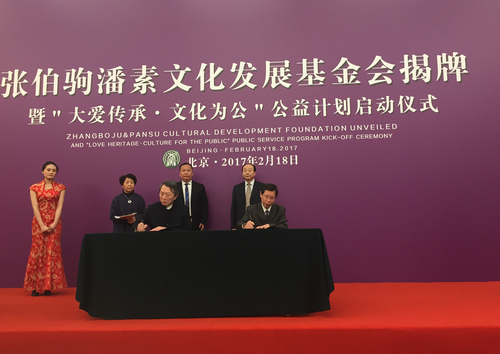 崔校长签署协议 崔校长签署协议