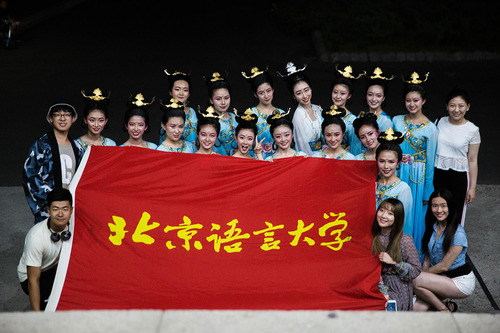 5 北语舞蹈队参演同学合影 5 北语舞蹈队参演同学合影