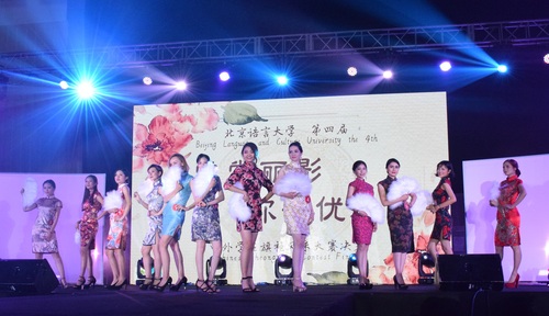 4 参赛选手进行展示 4 参赛选手进行展示