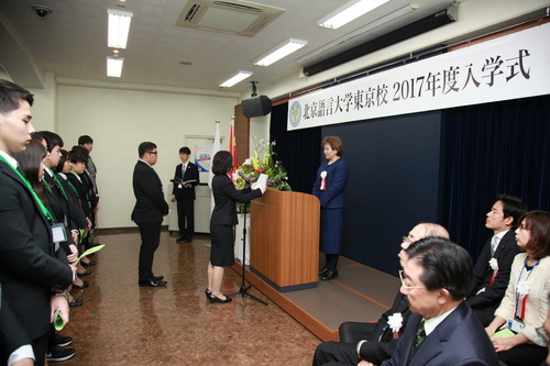 学生代表宣读誓词 学生代表宣读誓词