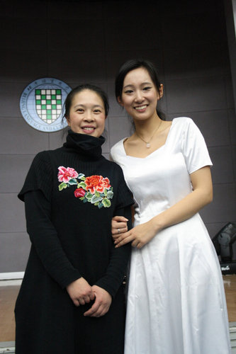 图中右一为黄非易 图中右一为黄非易