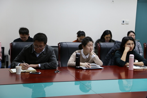 2.老师们认真听讲 2.老师们认真听讲