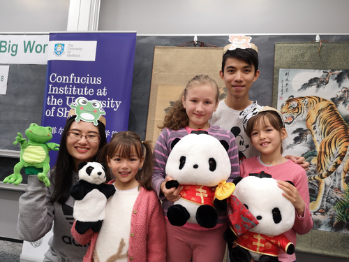 老师们和小观众们的合影 老师们和小观众们的合影