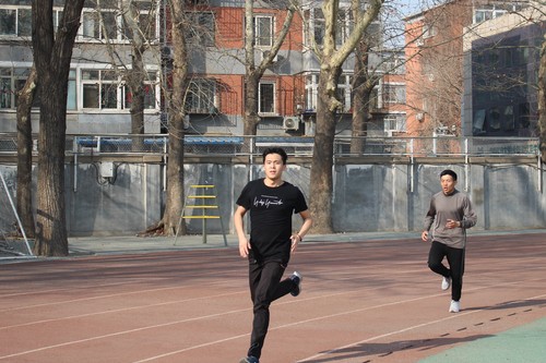 图3 长跑比赛 图3 长跑比赛