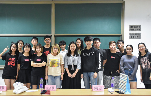 嘉宾及工作人员合影 嘉宾及工作人员合影