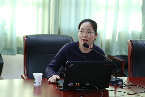 1.讲座中的区璇老师 1.讲座中的区璇老师