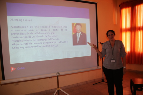 迪亚斯女士在讲座中 迪亚斯女士在讲座中