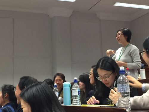 谢菲孔院教师展娜在互动工作坊活动发言 谢菲孔院教师展娜在互动工作坊活动发言