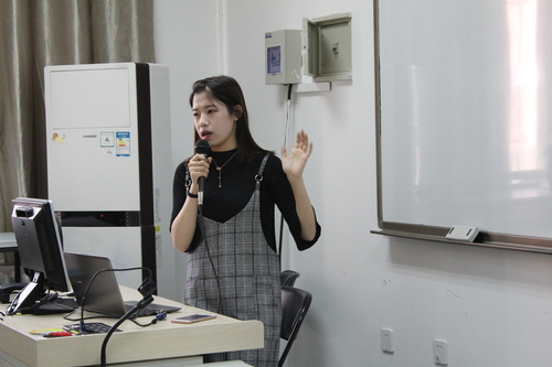 图2 范芮同学讲述学习经验