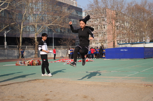 图4 跳远 图4 跳远