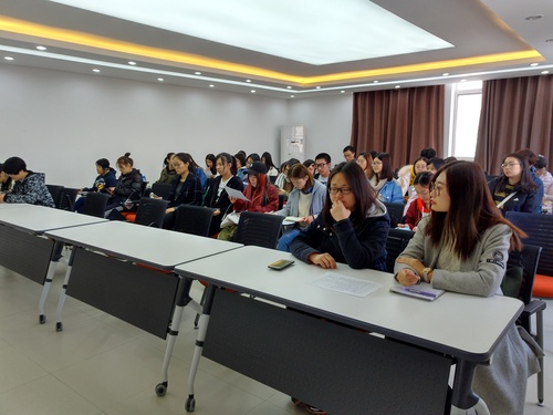 图2 会议现场 图2 会议现场