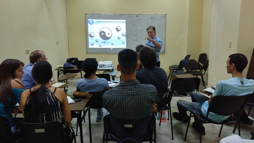 学生认真听讲 学生认真听讲