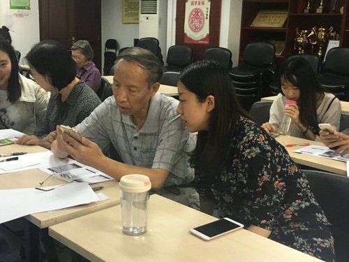 3-志愿者讲解电子相册制作方法 3-志愿者讲解电子相册制作方法