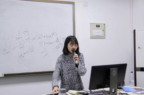 晚自习辅导——张碧青为大家答疑解惑 晚自习辅导——张碧青为大家答疑解惑