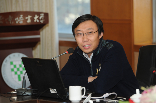 北京大学国际合作部副部长、留学生办公室主任康涛作报告 北京大学国际合作部副部长、留学生办公室主任康涛作报告