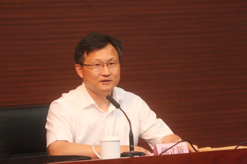 郝教授作报告 郝教授作报告