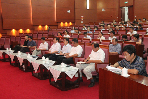 全体校领导出席报告会 全体校领导出席报告会